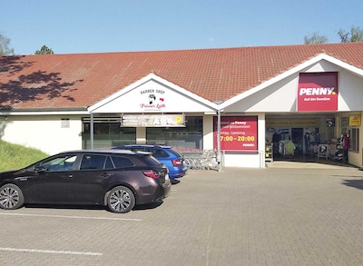 Sie sehen den Eingang vom Penny Markt in Bad Lauchstädt Am Bahnhof 23