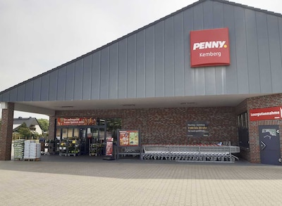Sie sehen den Eingang vom Penny Markt in Kemberg, Leipziger Str. 86