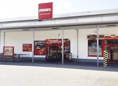 Sie sehen den Eingang vom Penny Markt in Chemnitz (Sachs) Limbacher Strasse 114