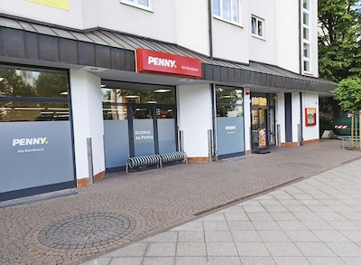 Sie sehen den Eingang vom Penny Markt in Frankfurt, Am Dornbusch 33