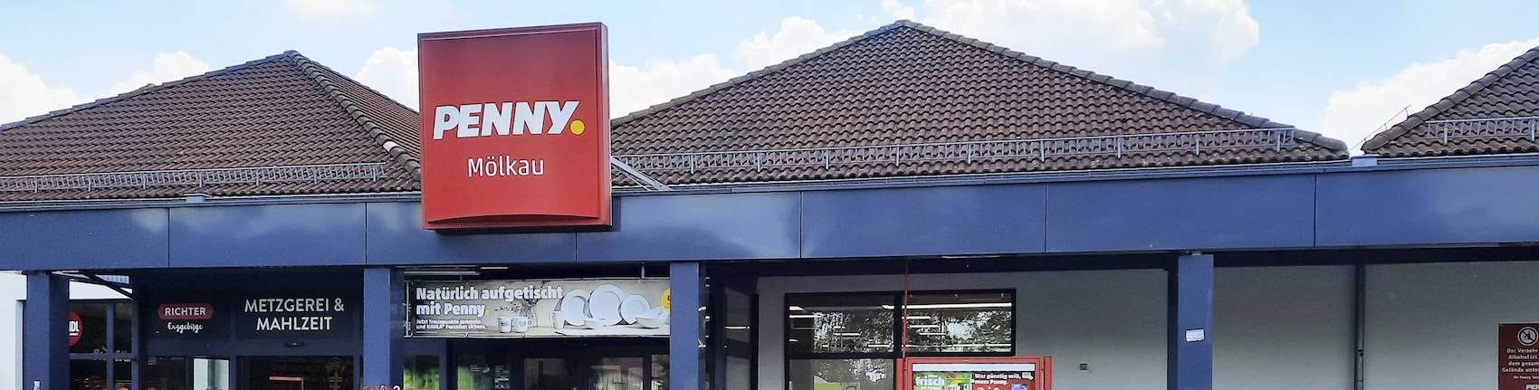 Sie sehen den Eingang vom Penny Markt in Leipzig/Baalsdorf Zweinaundorfer Str. 198