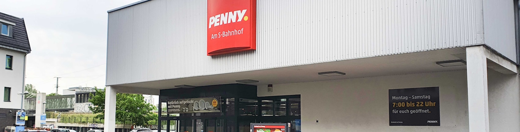 Sie sehen den Eingang vom Penny Markt in Berlin/Karlshorst Treskowallee 112