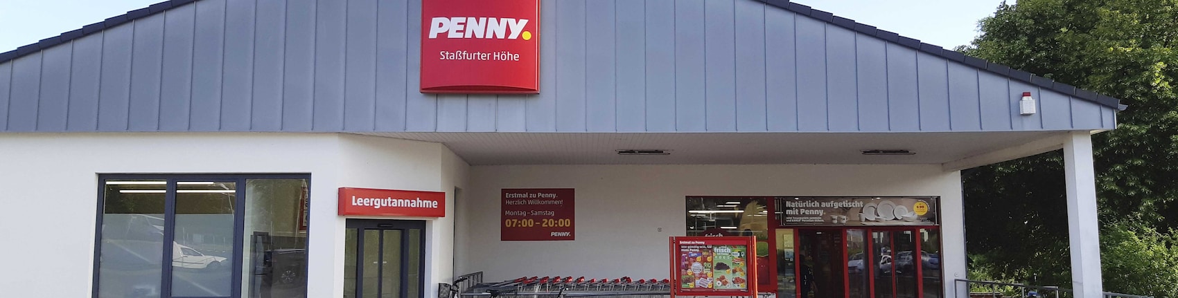 Sie sehen den Eingang vom Penny Markt in Aschersleben, Stassfurter Hoehe 75