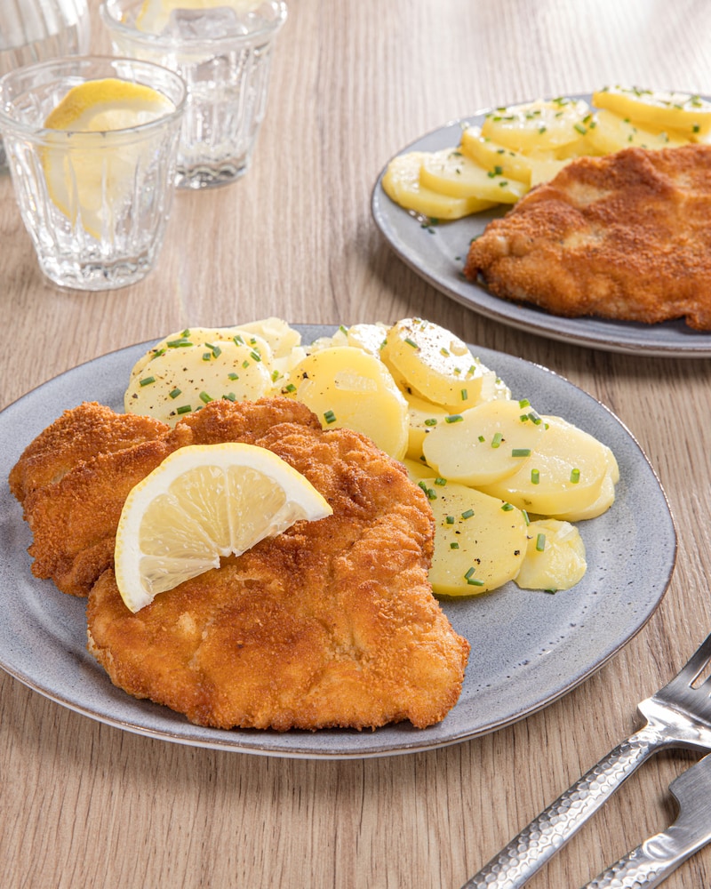 Das Bild zeigt die fertigen panierten Putenschnitzel.
