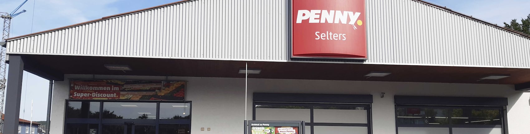 Sie sehen den Eingang vom Penny Markt in Selters, Am Schwimmbad 2