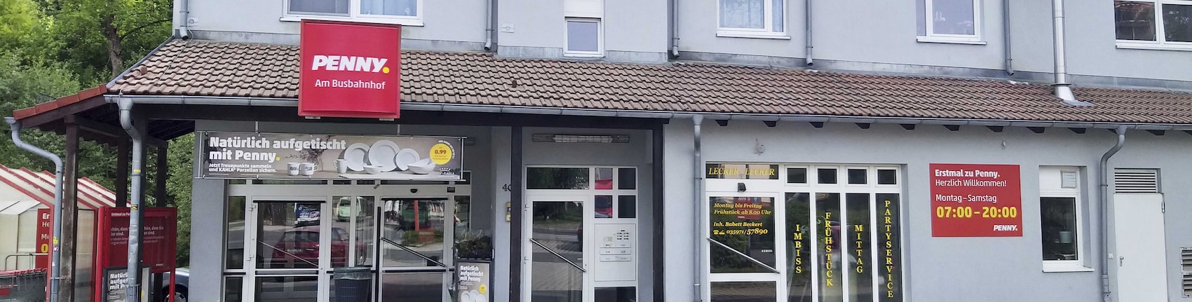 Sie sehen den Eingang vom Penny Markt in Sebnitz Schillerstr. 40A