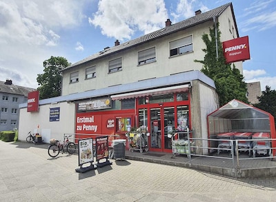 Sie sehen den Eingang vom Penny Markt in Karlsruhe/Rueppurr, Frauenalber Str. 2
