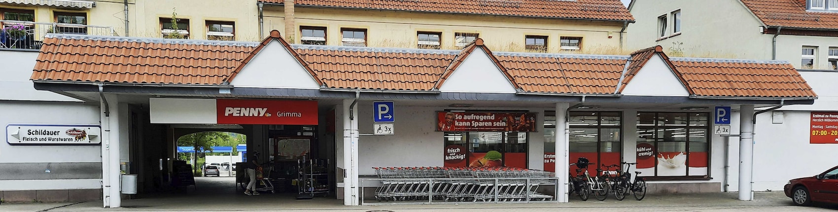 Sie sehen den Eingang vom Penny Markt in Grimma Strasse Des Friedens 20