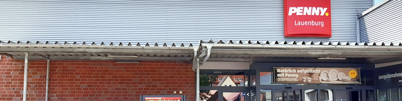 Sie sehen den Eingang vom Penny Markt in Lauenburg, Berliner Str./Bergstr. 1A/B
