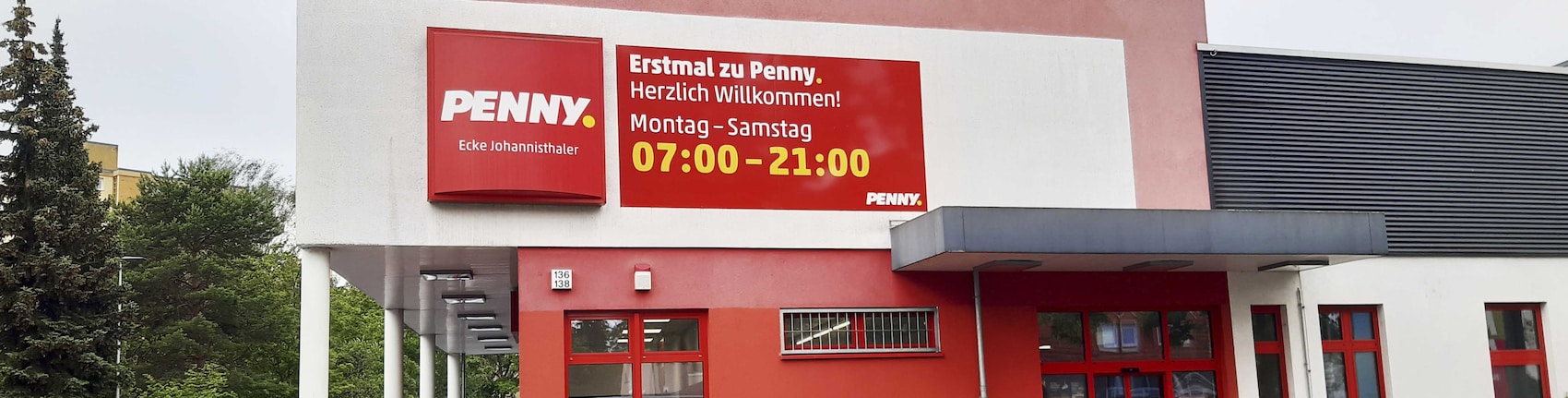Sie sehen den Eingang vom Penny Markt in Berlin/Buckow Rudower Str. 136-138