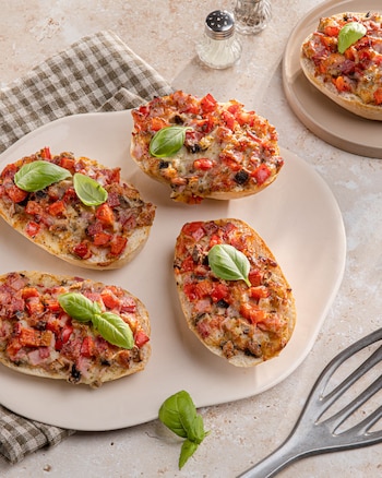 Dieses Bild zeigt die fertigen Pizzabrötchen.