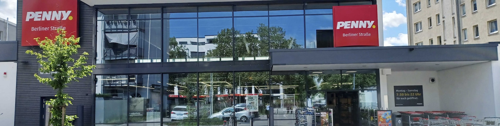 Sie sehen den Eingang vom Penny Markt in Offenbach, Berliner Strasse 256-258