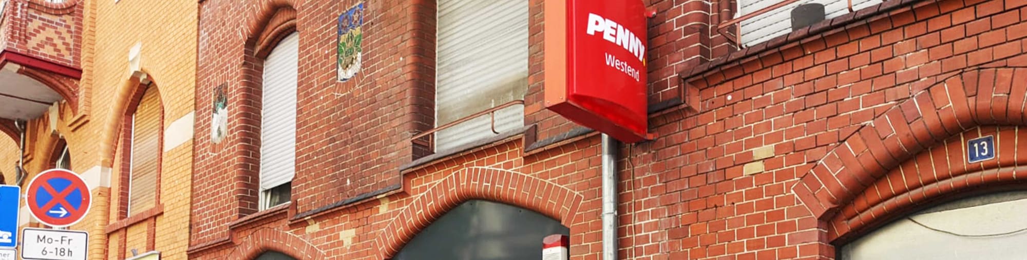 Sie sehen den Eingang vom Penny Markt in Wiesbaden, Gneisenaustr. 13