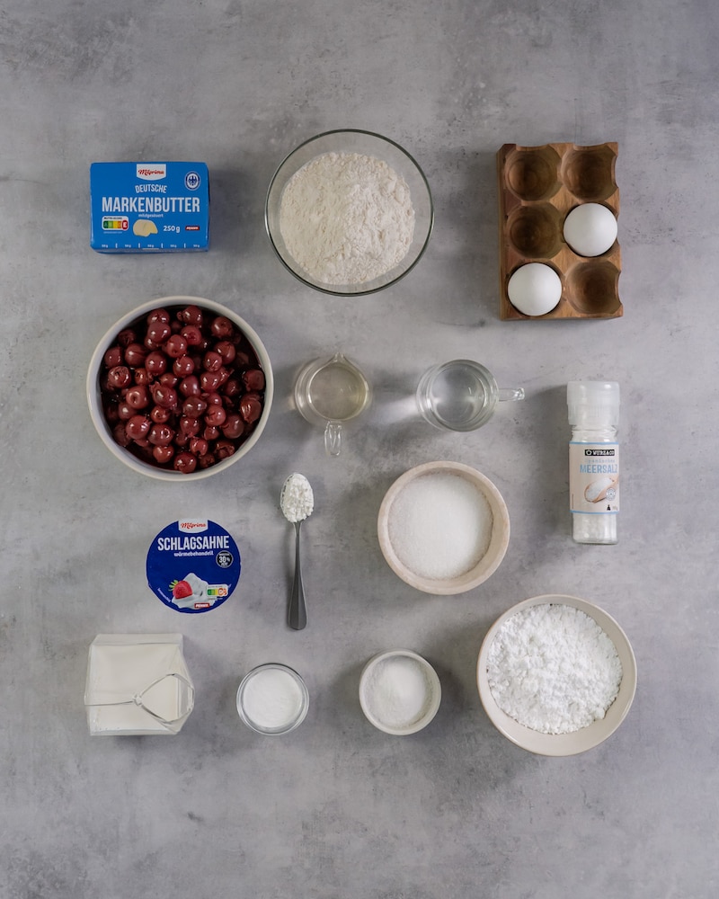 Das Bild zeigt die Übersicht der verschiedenen Zutaten für die belgischen Waffeln. 