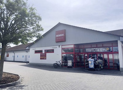 Sie sehen den Eingang vom Penny Markt in Hanau/Kleinauheim Geleitstr. 50