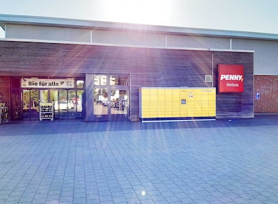 sie sehen den Eingang vom Penny Markt in Kiel Segeberger Landstr. 50
