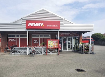 Sie sehen den Eingang vom Penny Markt in Barnstorf, Bremer Str. 13