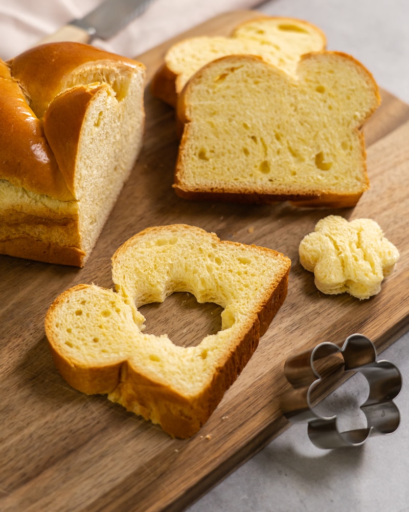 Gefüllte Brioche zu Spargelsalat und französischer Käseplatte