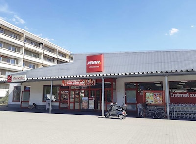 Sie sehen den Eingang vom Penny Markt in Gardelegen, Str. der Republik 2