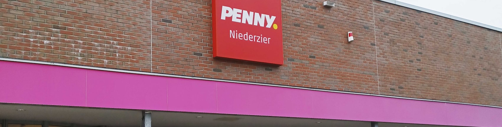 Sie sehen den Eingang vom Penny Markt in Niederzier Muehlenstr./Neue Mitte 86
