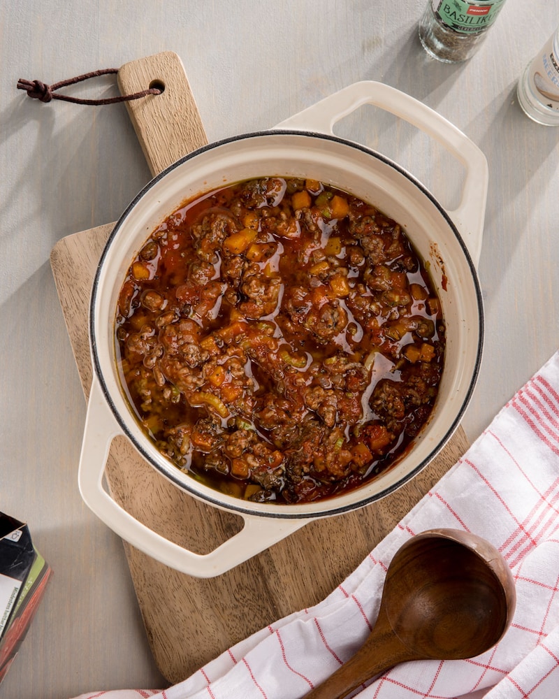 Dieses Bild zeigt, die Bolognese im Topf.