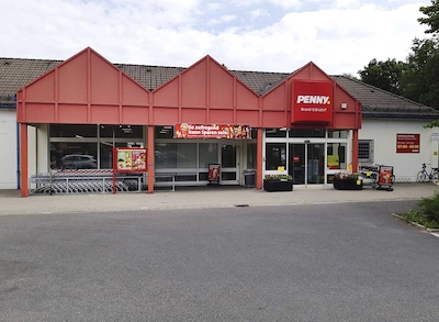Sie sehen den Eingang vom Penny Markt in Brand-Erbisdorf Hauptstr. 23A