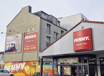 sie sehen den Eingang vom Penny Markt in Köln – Ehrenfeld Ehrenfeldguertel 95
