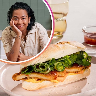 Dieses Bild zeigt das fertige vegane Schnitzel Sandwich mit ROSA.
