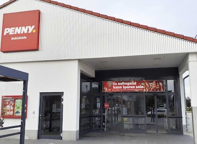 Sie sehen den Eingang vom Penny Markt in Oebisfelde-Weferlingen, Stendaler Straße 97-99
