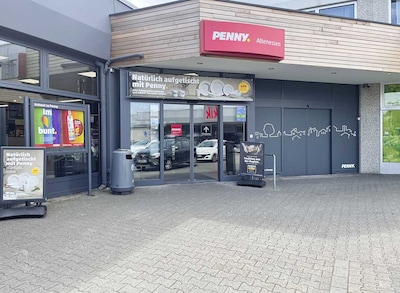 Sie sehen den Eingang vom Penny Markt in Essen - Altenessen, Altenessener Str. 610