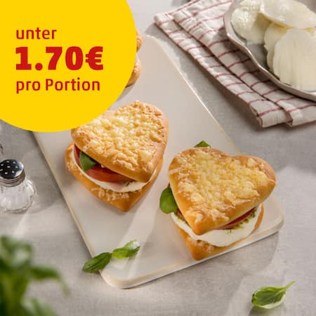 Dieses Bild zeigt die fertigen Pizzaherzen-Sandwiches.