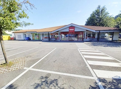 Sie sehen den Eingang vom Penny Markt in Bruchsal/Untergrombach, Im Schollengarten 1A