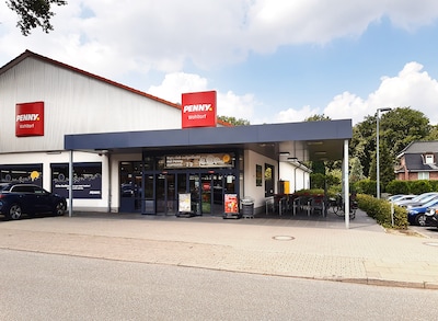 Sie sehen den Eingang vom Penny Markt in Wohltorf, Große Straße 34