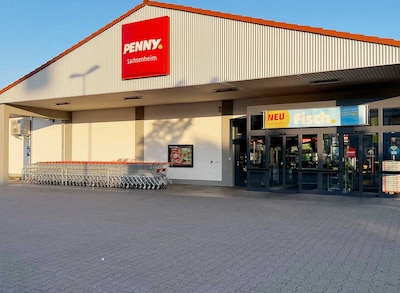 Sie sehen den Eingang vom Penny Markt in Sachsenheim, Max-Eyth-Str. 1