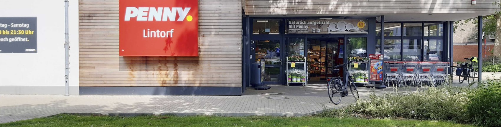 Sie sehen den Eingang vom Penny Markt Ratingen Konrad-Adenauer-Platz 4