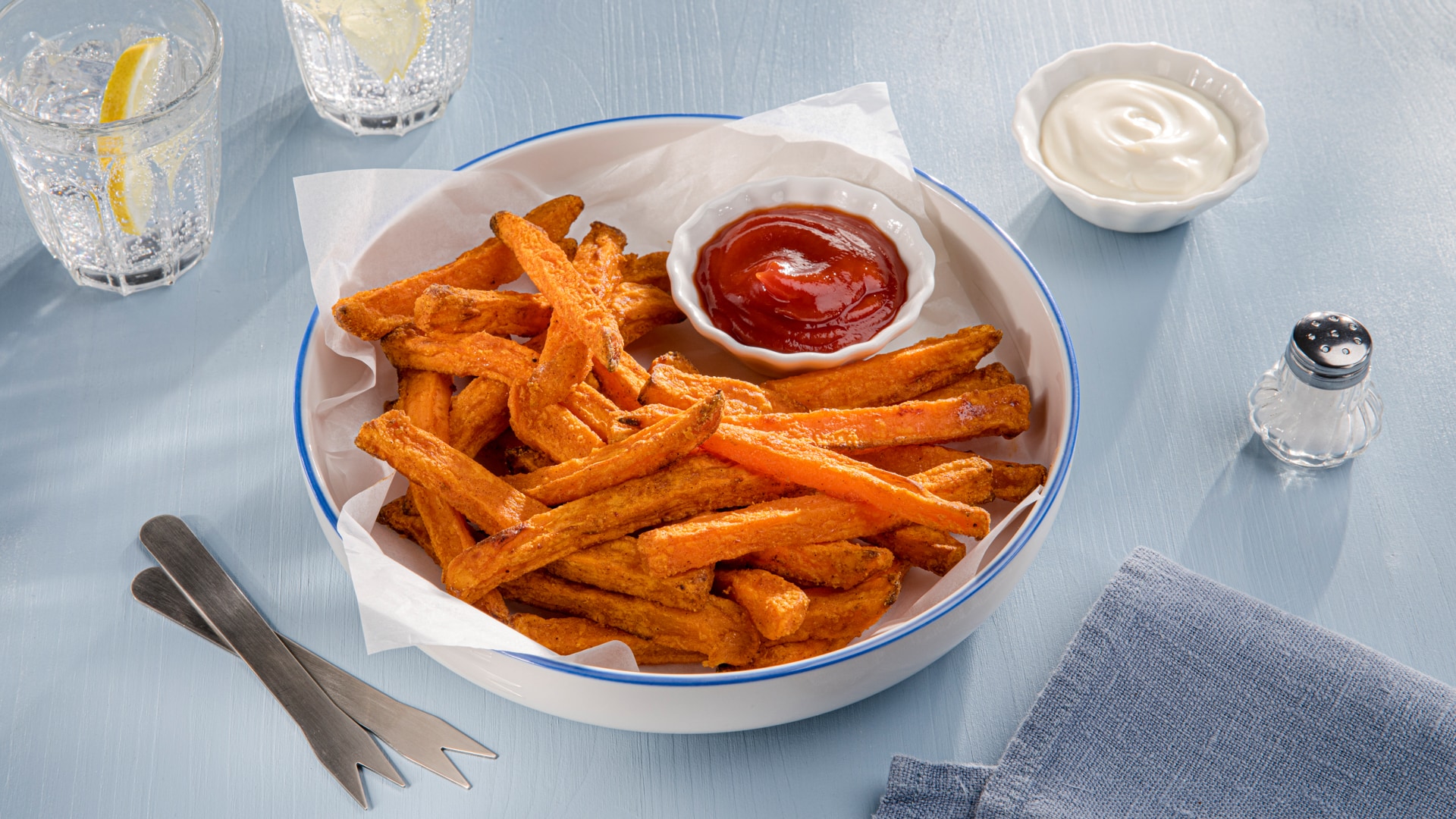 Dieses Bild zeigt die fertigen Süßkartoffelpommes.