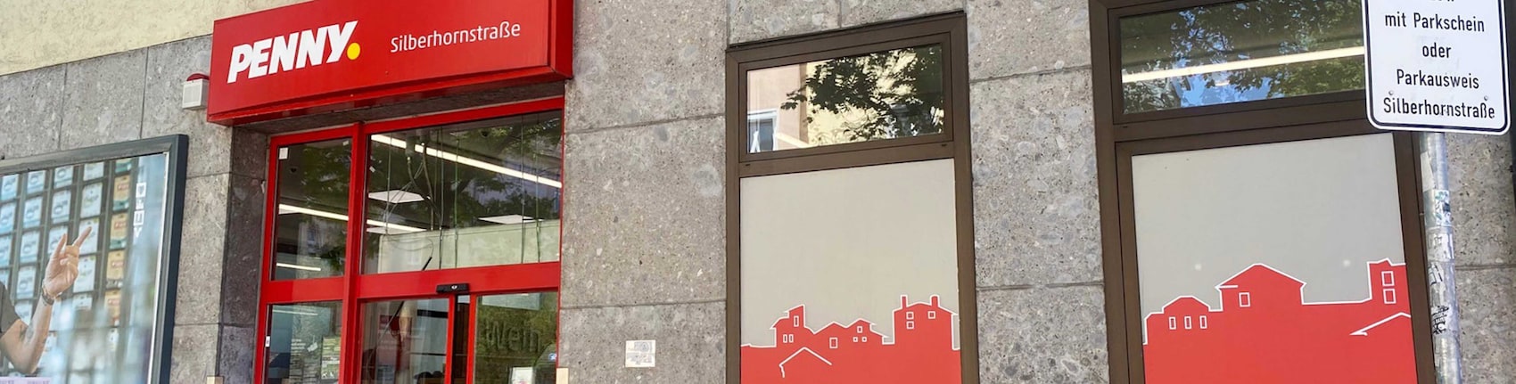 Sie sehen den Eingang vom Penny Markt in München/Obergiesing, Deisenhofener Str. 14-16