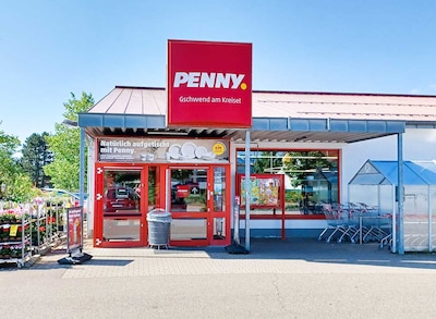 Sie sehen den Eingang vom Penny Markt in Gschwend, Hagstr. 36