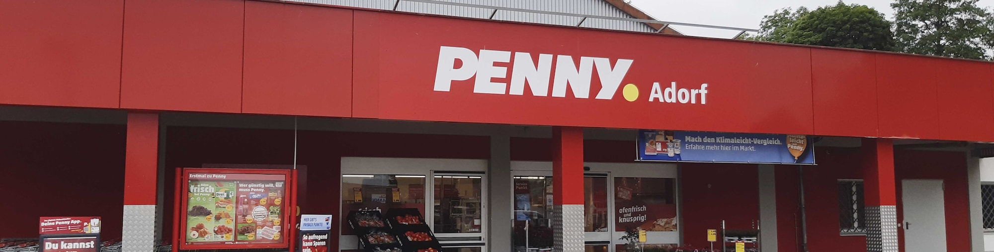 Sie sehen den Eingang vom Penny Markt in Neukirchen/Erzgeb. Hauptstrasse 28