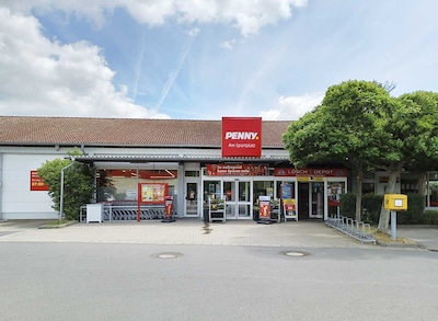 Sie sehen den Eingang vom Penny Markt in Trebsen/Mulde Bahnhofstr. 78