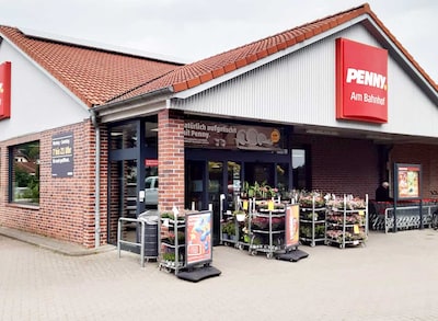 sie sehen den Eingang vom Penny Markt in Soerup Angelner Str. 1B