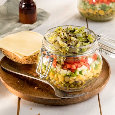 Schichtsalat im Glas