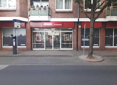 Sie sehen den Eingang vom Penny Markt in Hameln, Bahnhofstr. 31