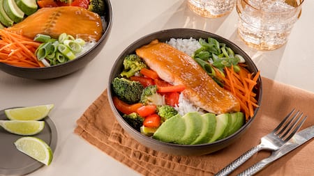 Dieses Bild zeigt die fertige Lachs Bowl.