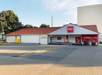 Sie sehen den Eingang vom Penny Markt in Berlin/Tempelhof Tempelhofer Damm 24-30