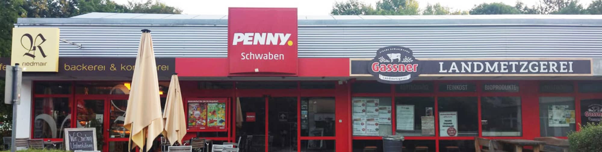 Sie sehen den Eingang vom Penny Markt in Markt Schwaben Dr.-Hartlaub-Ring 5