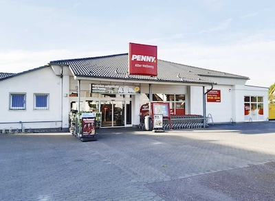 Sie sehen den Eingang vom Penny Markt in Erwitte, Alter Hellweg 32/Berger Str.