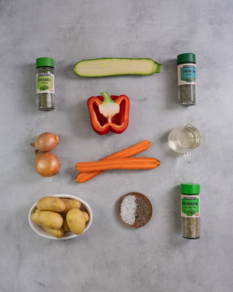 Dieses Bild zeigt die Zutaten für das Kartoffel Gemüse.