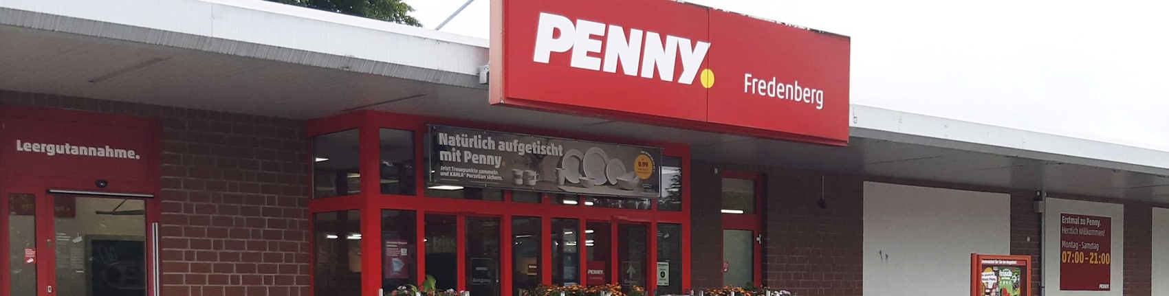 Sie sehen den Eingang vom Penny Markt in Salzgitter/Lebenstedt, Theodor-Heuss-Str. 57-59