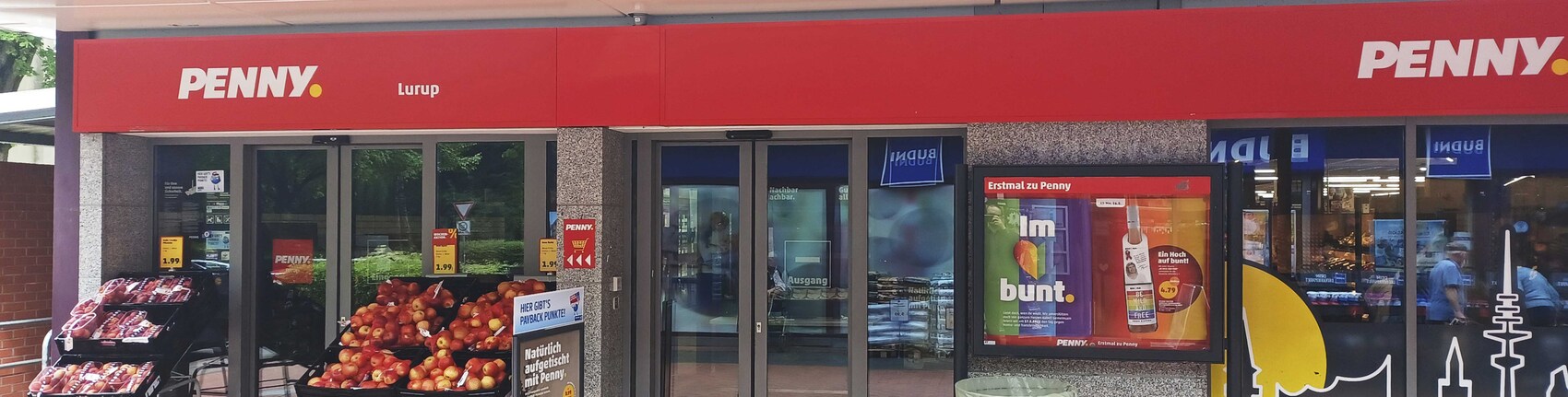 Sie sehen den Eingang vom Penny Markt in Hamburg, Elbgaustr. 122
